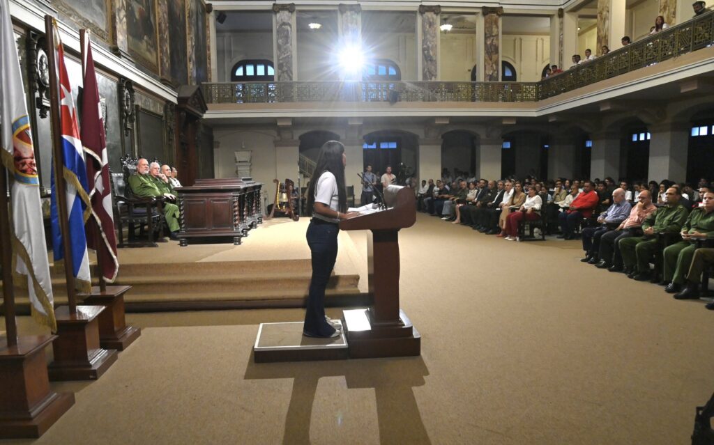 Díaz-Canel en el aula magna