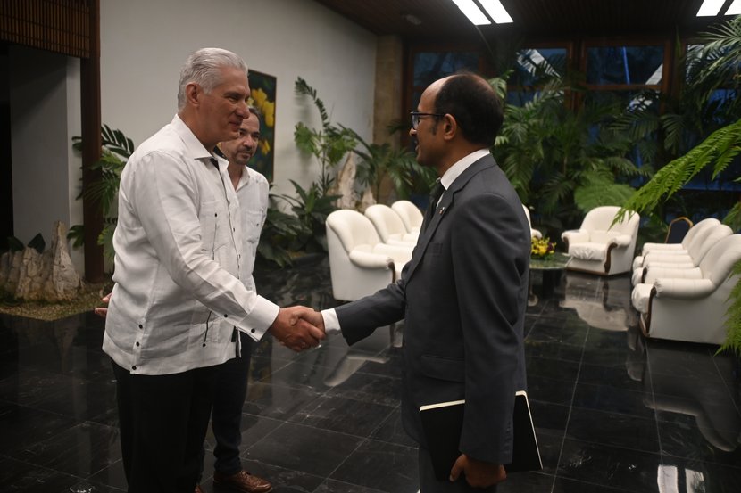 Tomada de Estudios Revolución.